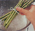 cooking asparagus spears