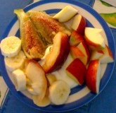 salade de fruits aux figues, aux pommes et aux bananes