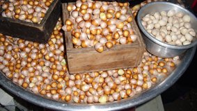 Ginkgo nuts and kernels in a market